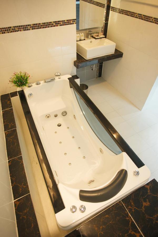 Grand Pink Hotel Hatyai Хатъяй Экстерьер фото