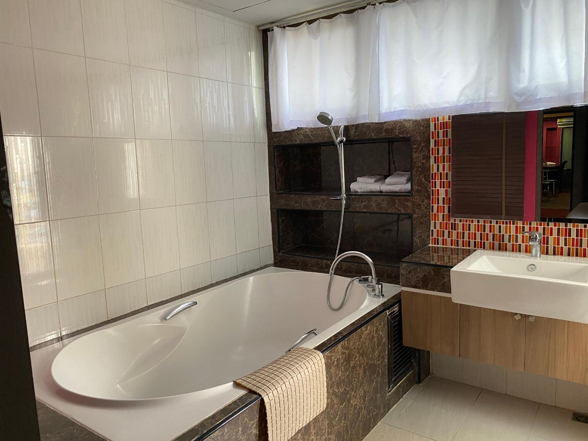 Grand Pink Hotel Hatyai Хатъяй Экстерьер фото
